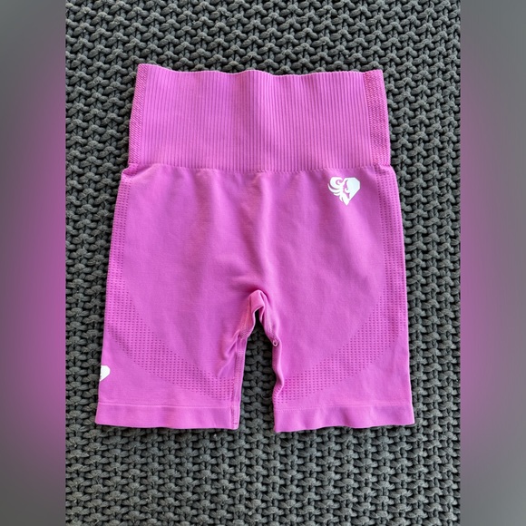 Power Seamless Cycling Shorts

Color: Phlox Pink  - Small And Medium - Picture 4 of 7